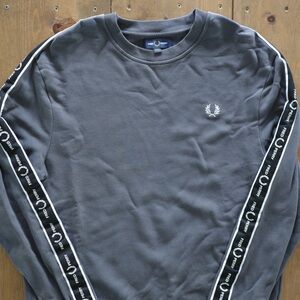 FRED PERRY taped long sleeve crewneck GREY